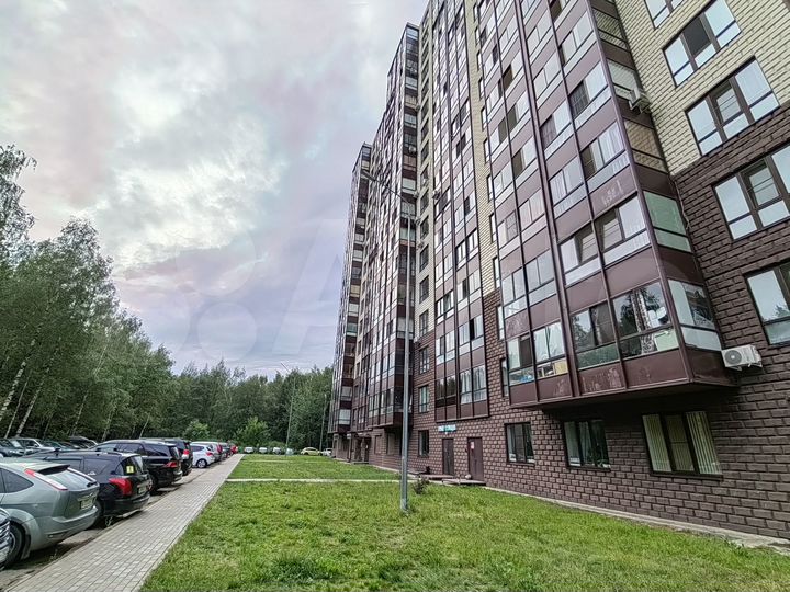 2-к. квартира, 81,7 м², 8/17 эт.