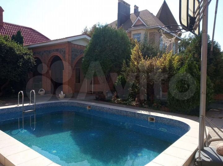 Дом 264 м² на участке 6,3 сот.