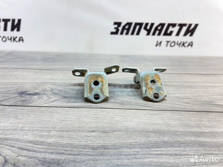 Петля двери передняя правая Mazda Axela BK5P ZY-VE