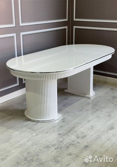 Стол обеденный большой