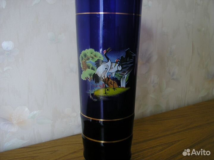 Ваза китайская из синего стекла