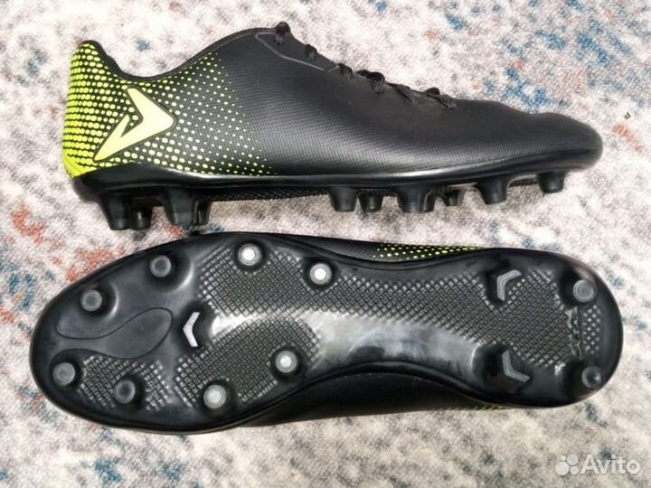 Футбольные бутсы demix