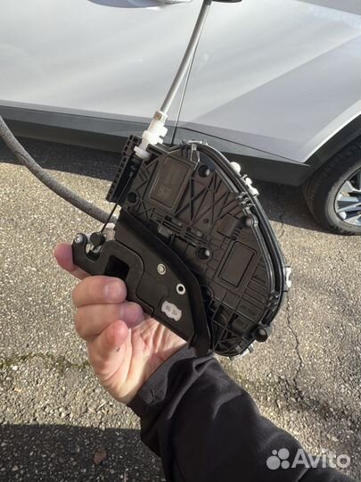 Замок передней правой двери ауди q5 2022