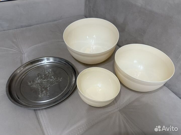 Поднос металлический набор мисок пластиковых