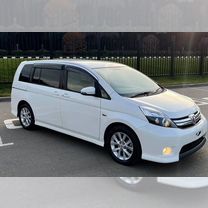 Toyota Isis 1.8 CVT, 2014, 63 150 км, с пробегом, цена 1 285 000 руб.