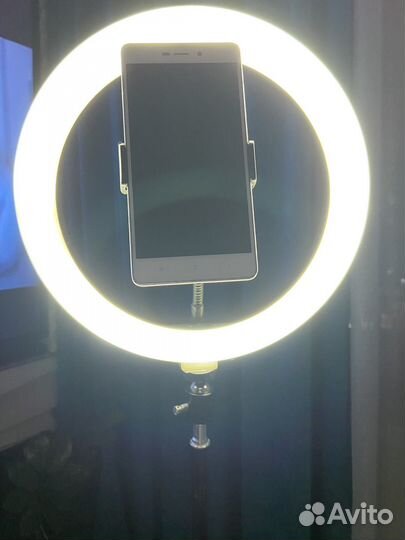 Кольцевая лампа 26 см со штативом