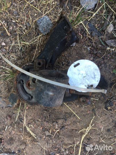 Митсубиси лансер 9 опора двигателя