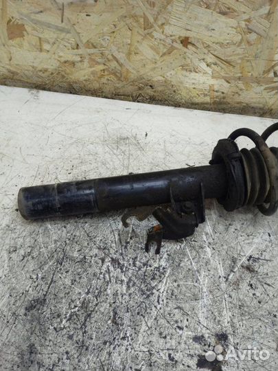 Стойка подвески передняя левая Bmw 1 Series