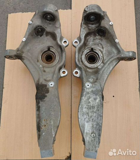 Поворотный кулак передний правый,левый