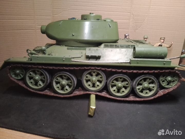 Модель танка Т-34-85 + все журналы