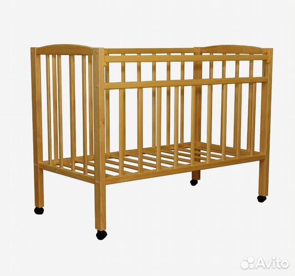 Детская кроватка на колесах
