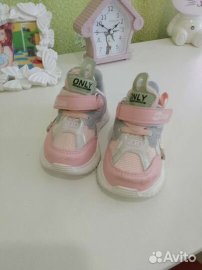 Кроссовки на девочку новые