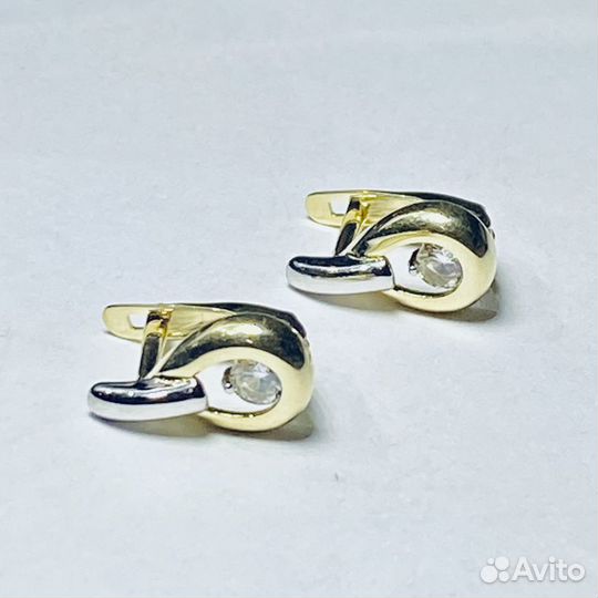 Золотые серьги с камнем