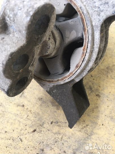 Опора двигателя Opel Zafira A (2154)