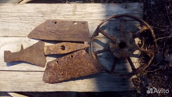 Жернова, топор и подковы кованые 18-19 век