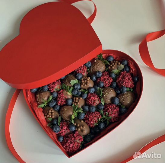 Клубника банан финики голубика манго в шоколаде