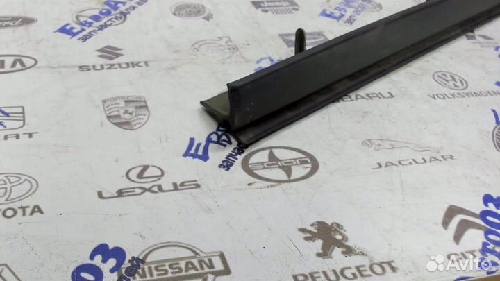 Накладка стекла переднего правого Chevrolet Aveo