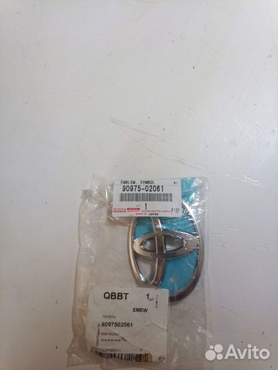 Эмблема крышки багажника Toyota