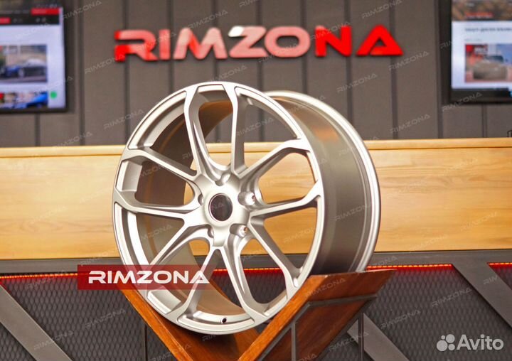 Кованые диски R21 на Porsche Panamera