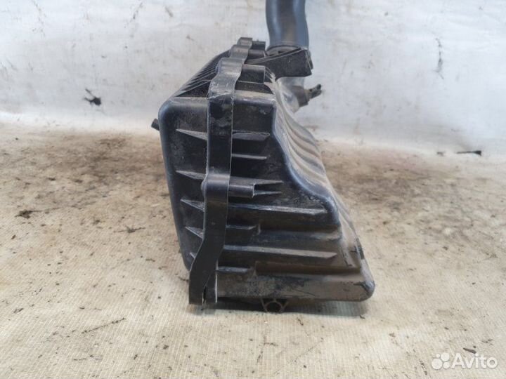 Корпус воздушного фильтра Volkswagen Polo седан