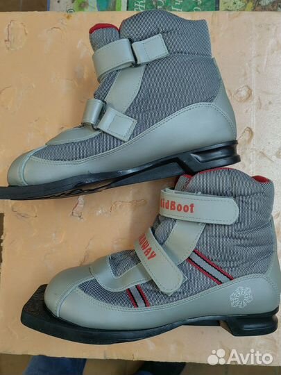 Лыжные ботинки