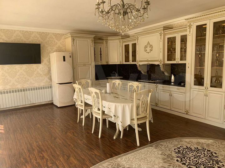 Дом 215 м² на участке 15 сот.