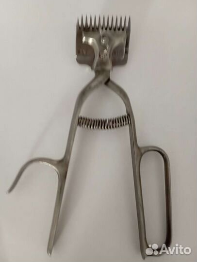 Старинная механическая машинка для стрижки волос