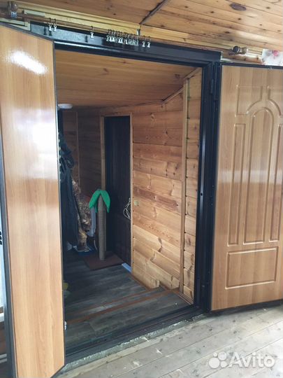 Дверь двухстворчатая уличная фирмы Титан