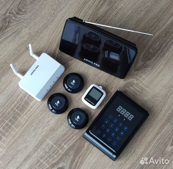 Кнопка вызова официанта, часы, табло, пуль, репите