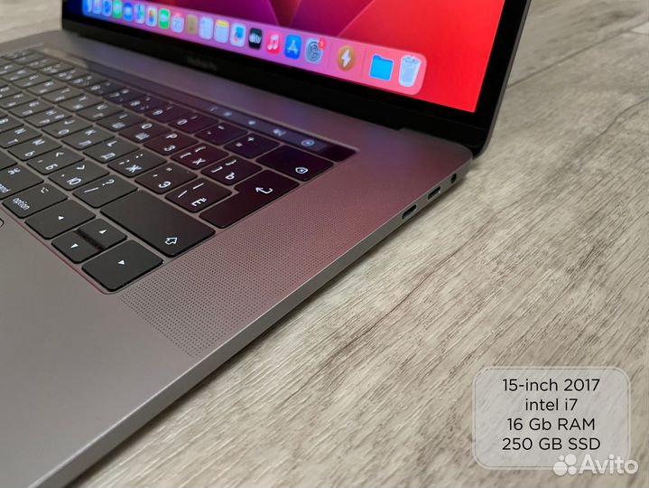 Apple MacBook Pro 15 gb16/250 2017