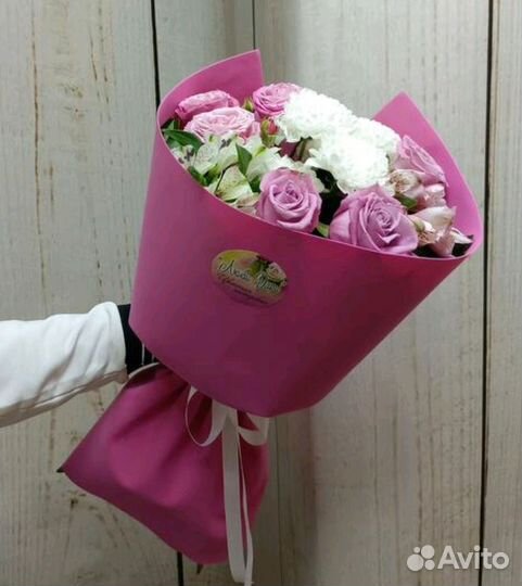 Букет хризантем с розами и альстромерией Доставка