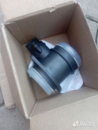 Датчик массового расхода воздуха 037