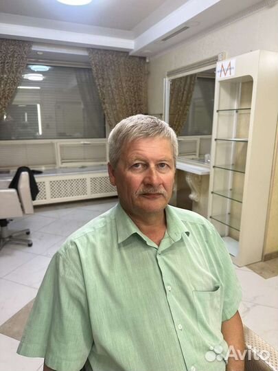 Парикмахер мужских стрижек