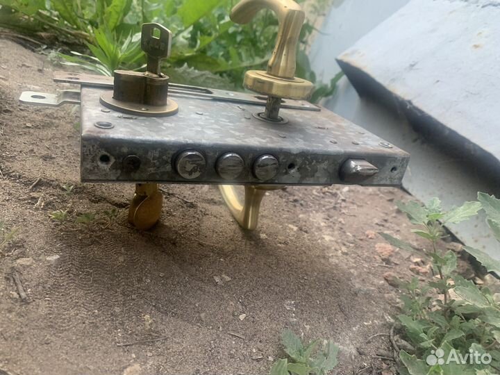 Дверная ручка