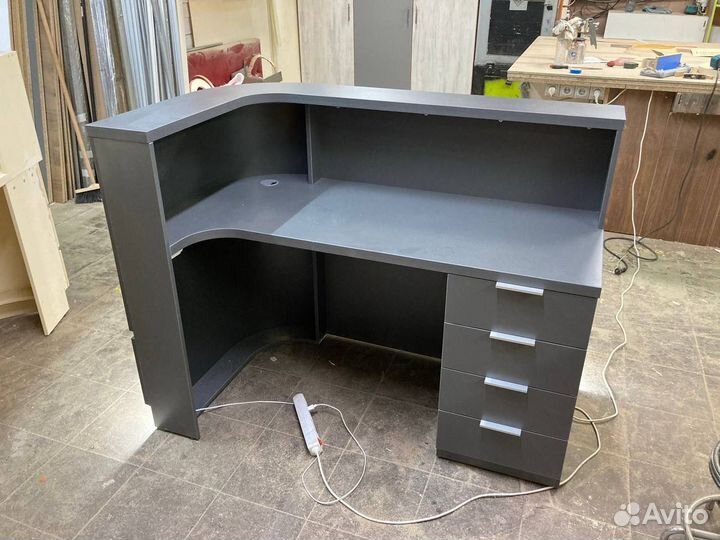 Ресепшн угловой рейки мдф эмаль черный с золотом