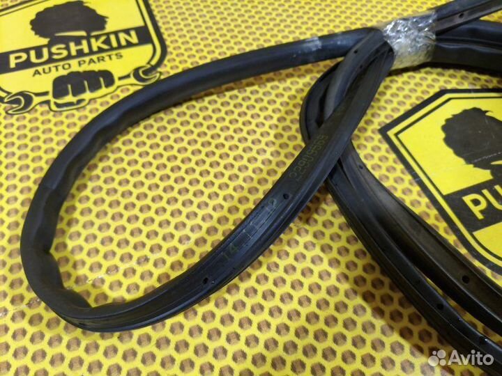 Уплотнитель на дверь передний правый Opel Insignia