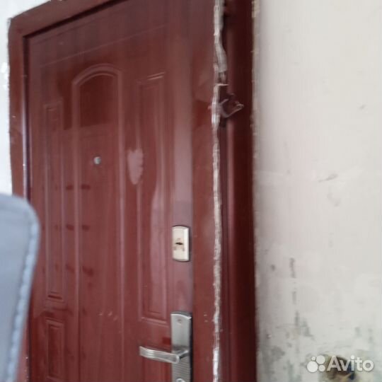 Дверь входная металлическая правая бу