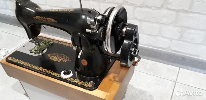 Бытовая швейная машина