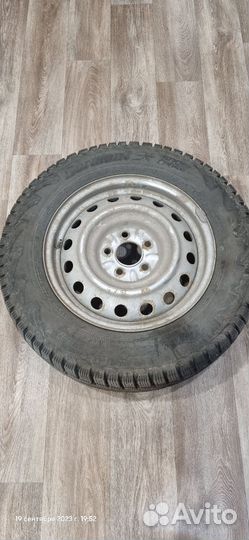 Резина зимняя на дисках R16 215/65