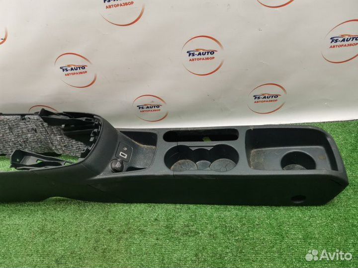Консоль между сидений Ford Fiesta MK6 1.4 spjc