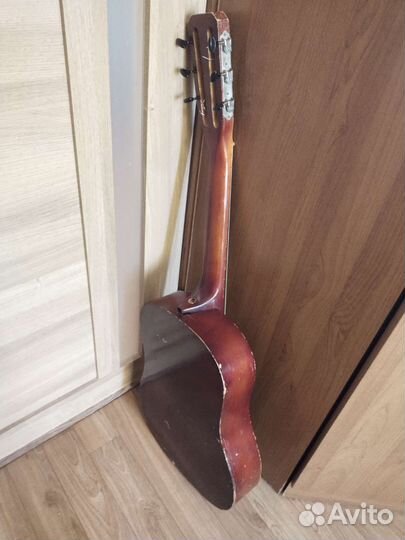 Полуакустическая гитара