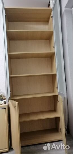 Шкаф распашной с полками