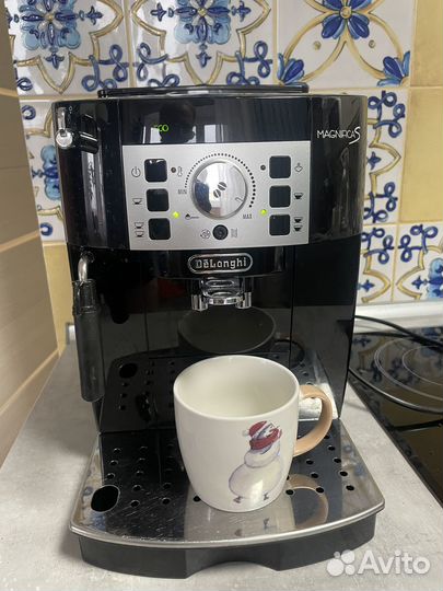 Кофемашина delonghi magnifica s