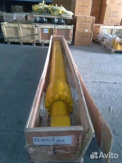 Гидроцилиндр рукояти 707-01-0F690 Komatsu PC400-7