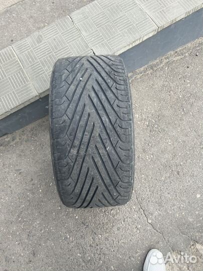 Yokohama AVS Sport V102 245/35 R19 и 275/30 R19 93Y