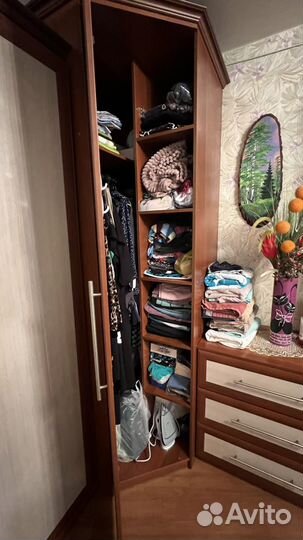 Шкаф с подъемной кроватью и комодом