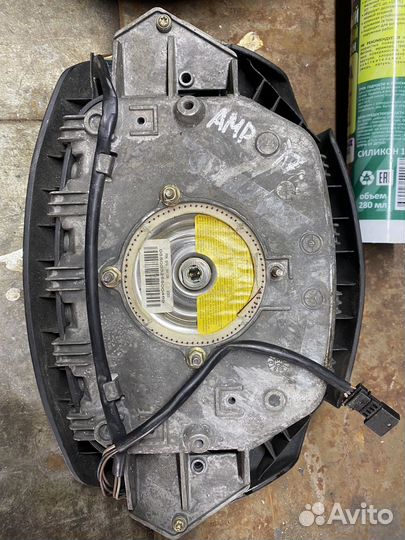 Подушка безопасностив рулевое колесо