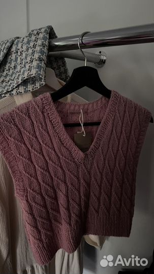 Жилетка женская вязаная