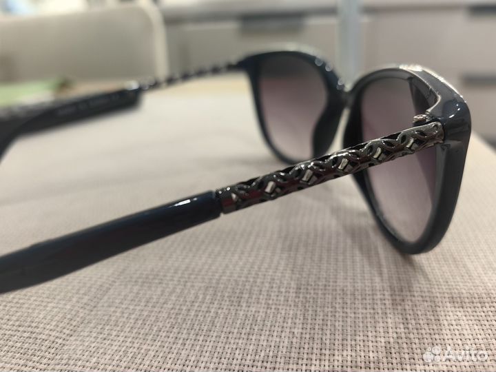 Солнечные очки темно синие