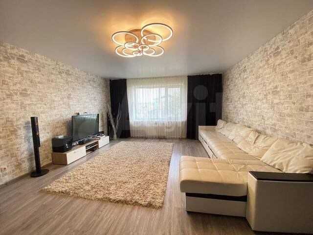 Дом 215 м² на участке 8,8 сот.